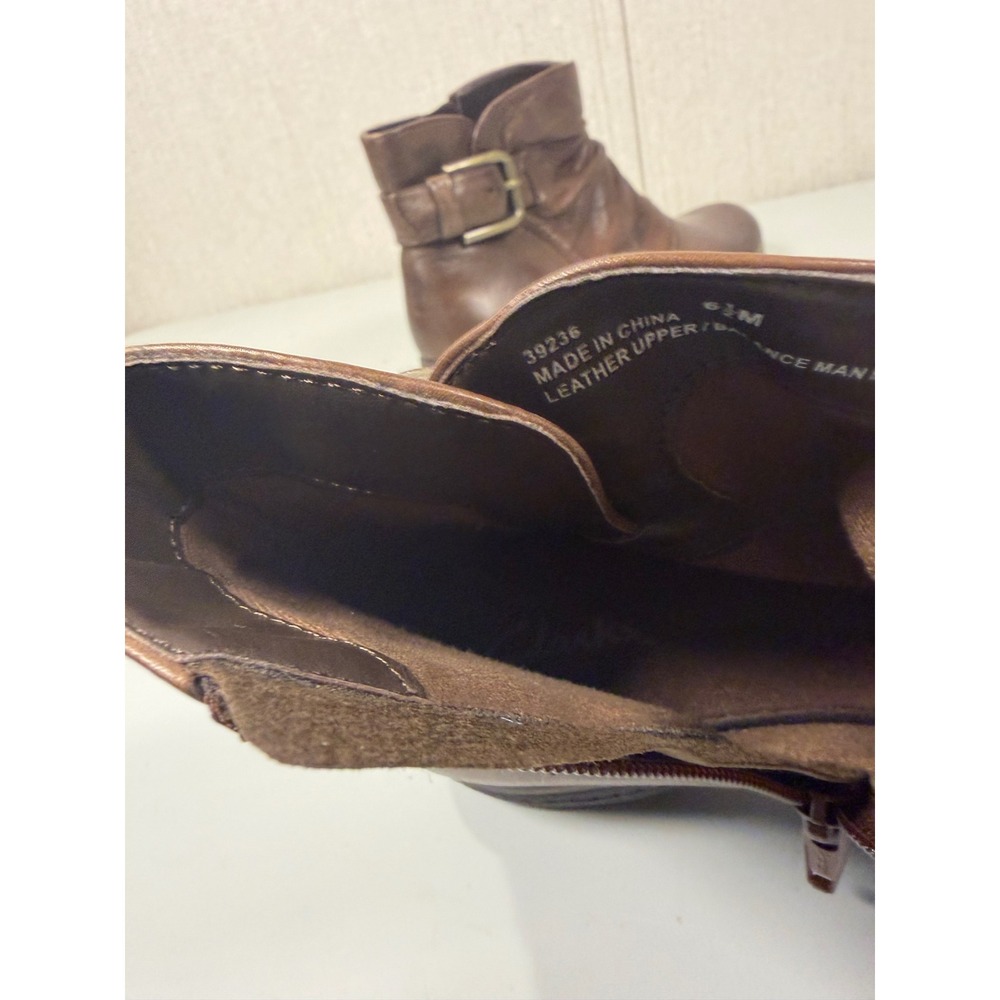 Clarks‎ Brown Leather Zip Comfort Ankle Boots Womens Size 6.5 M Style 39236 - Picture 9 of 11